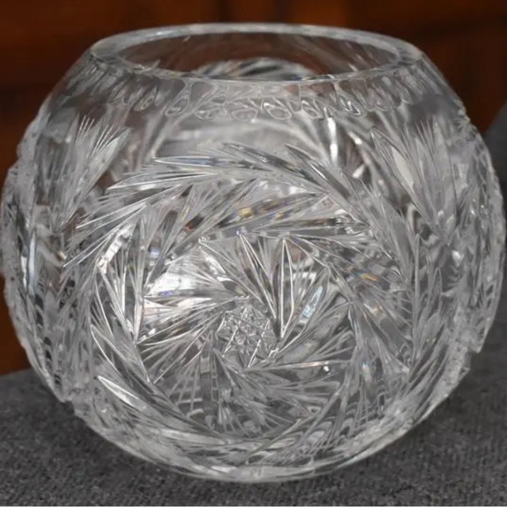 Pinwheel Crystal Bowl In
Crystal Contemporary Glass